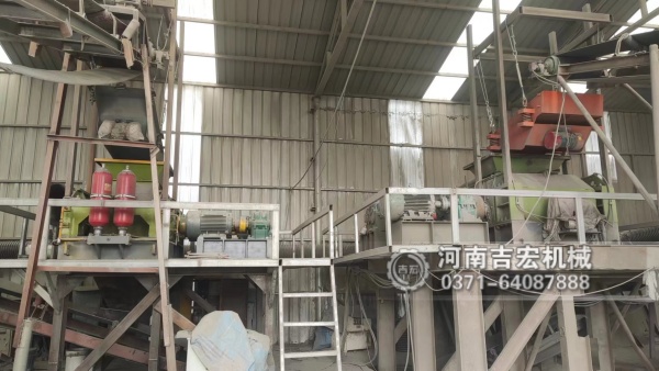 小礦場換設備怕踩坑？鎳礦對輥破碎機小巧能打,投入不多回本快,選它心里踏實!